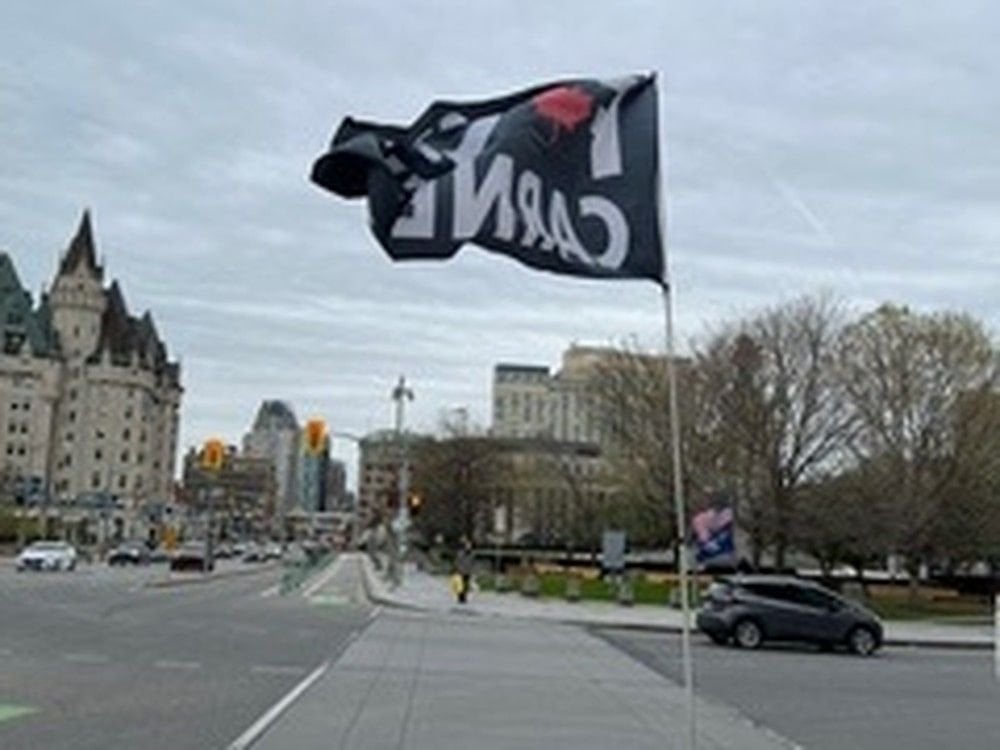 Weston: Holen Sie sich die vulgären "f-carney" -Fahnen von Parliament Hill, RCMP