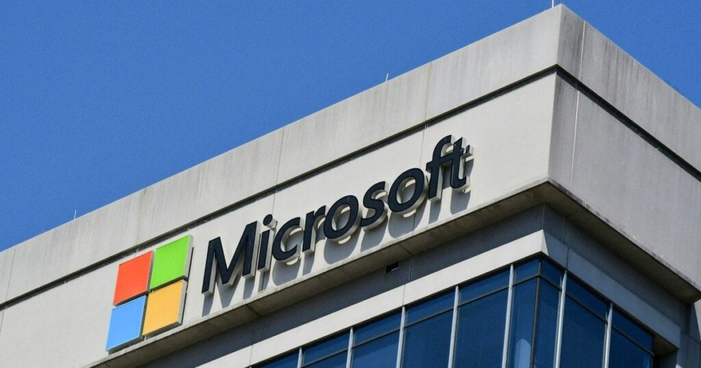 Microsoft lässt eine Anwaltskanzlei fallen, die Trump beschwichtigt hat. Er hat eine Firma ein, die gegen Trump kämpft