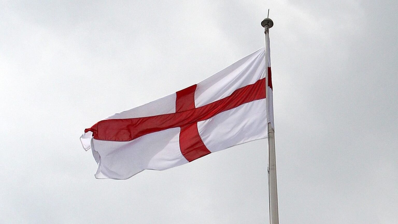 Reform -Versprechen, alle Flaggen außer Union Jack, St. George’s Cross und County Flags auf öffentlichen Gebäuden zu verbieten Reform -Versprechen, alle Flaggen außer Union Jack, St. George's Cross und County Flags auf öffentlichen Gebäuden zu verbieten
