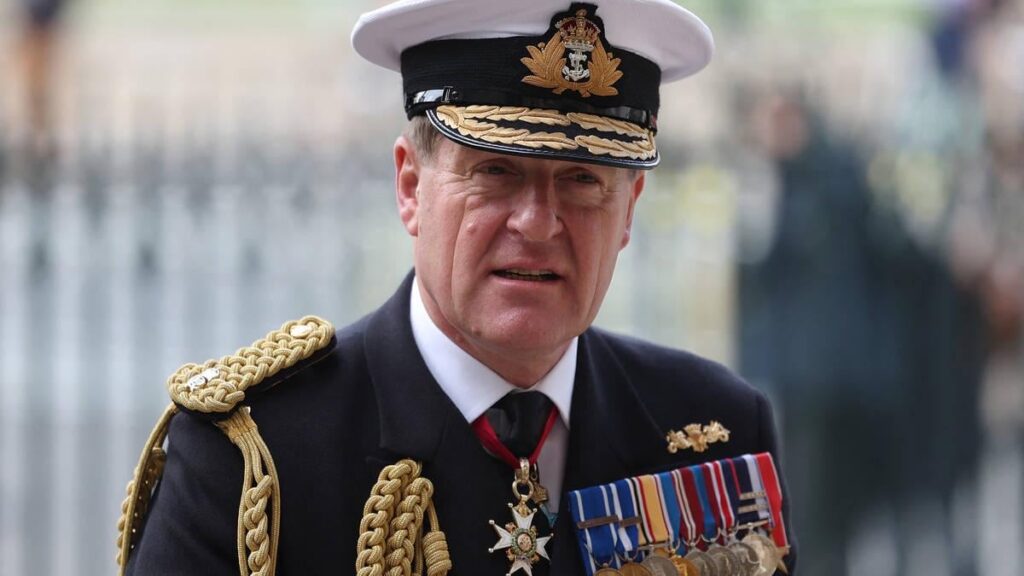 Leiter der Royal Navy, die wegen "geheime Affäre mit Untergebenen" suspendiert ist