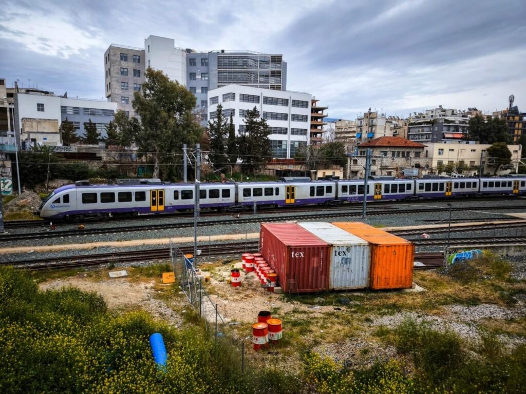 Die Italiener fallen auf der griechischen Eisenbahn 360 Millionen Euro und erhalten über 450 Millionen Euro an Infrastruktur- und Sicherheitsprojekten Die Italiener fallen auf der griechischen Eisenbahn 360 Millionen Euro und erhalten über 450 Millionen Euro an Infrastruktur- und Sicherheitsprojekten