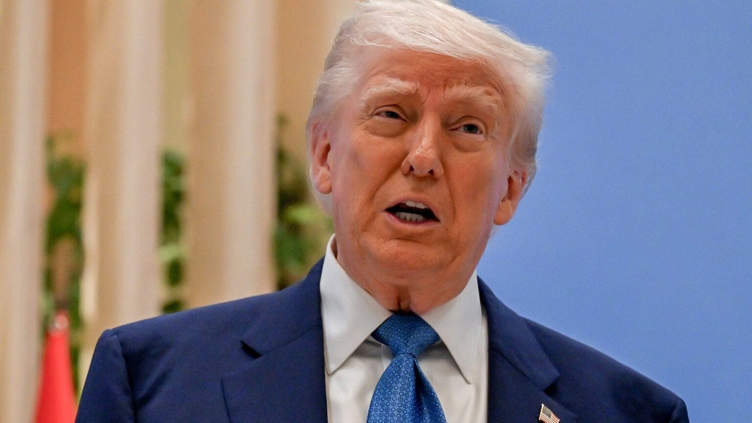 Trump sagt, seine Rechnung senkt die Steuern aller. Es hebt sie auf den Armen auf