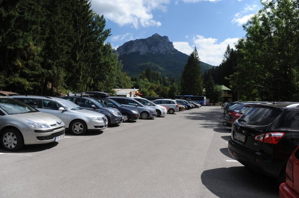 Die Region žilina in Retažná (Cable Car – CHLEB) eines anderen Grundstücks an ein privates Unternehmen aus Bratislava und begann, für das Parken von Touristen 10E pro Tag zu wählen. Die Region žilina in Retažná (Cable Car - CHLEB) eines anderen Grundstücks an ein privates Unternehmen aus Bratislava und begann, für das Parken von Touristen 10E pro Tag zu wählen.