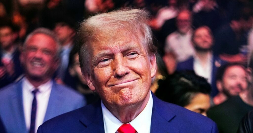 Trump hat nicht gesagt, wer seine Übergangsanstrengungen des Präsidenten finanziert hat, obwohl er sich verpflichtet hatte, Spender offenzulegen Trump hat nicht gesagt, wer seine Übergangsanstrengungen des Präsidenten finanziert hat, obwohl er sich verpflichtet hatte, Spender offenzulegen