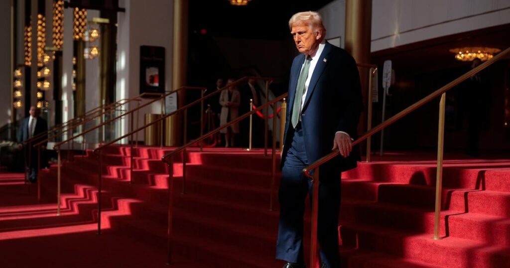 Besetzung von Trumps Lieblingsmusical zum Boykott Kennedy Center. Darsteller eines der beliebtesten Musicals des Präsidenten weigert sich im Kennedy Center, für ihn aufzutreten. Besetzung von Trumps Lieblingsmusical zum Boykott Kennedy Center. Darsteller eines der beliebtesten Musicals des Präsidenten weigert sich im Kennedy Center, für ihn aufzutreten.