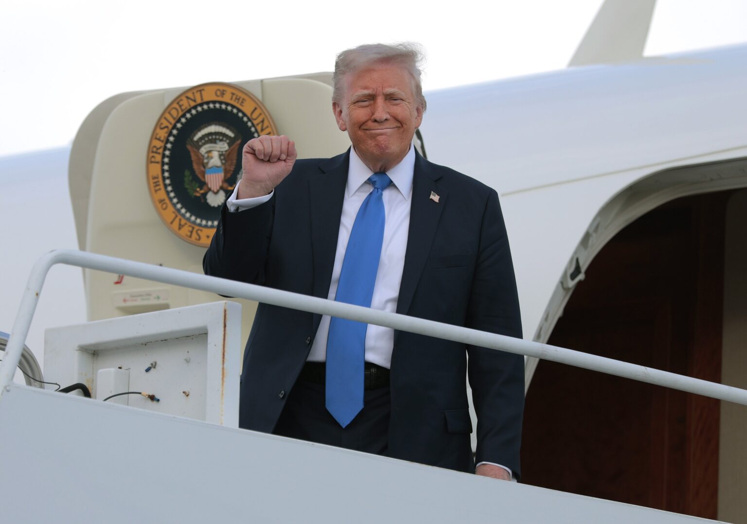 Donald Trumps Zustimmungsrate unter Wasser in jedem Schwungstaat - Poll