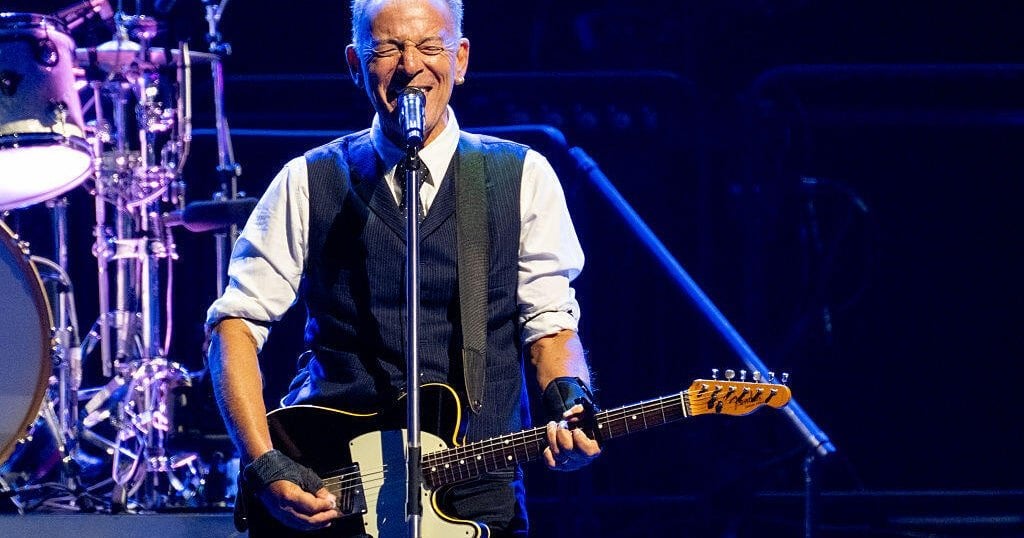 Nachdem Bruce Springsteen Trump "verräterisch" bezeichnet, antwortet der Präsident, indem er die Haut des Rockstars kritisiert