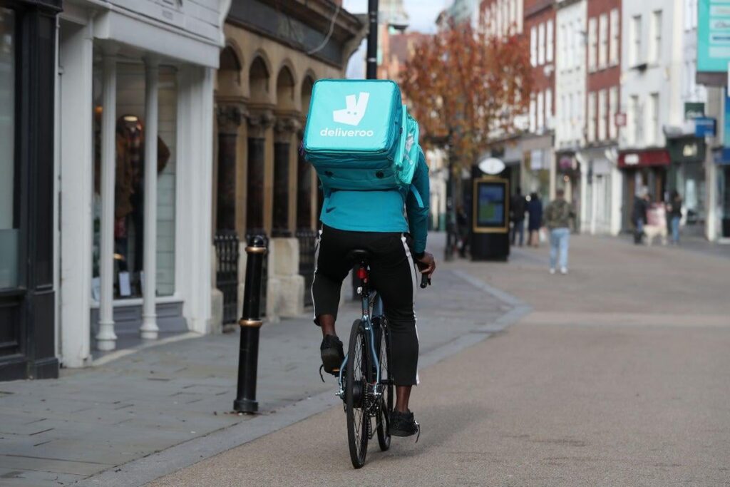 Deliveroo stimmt über die Übernahme von 2,9 Mrd. GBP durch den US -Konkurrenz Doordash zu