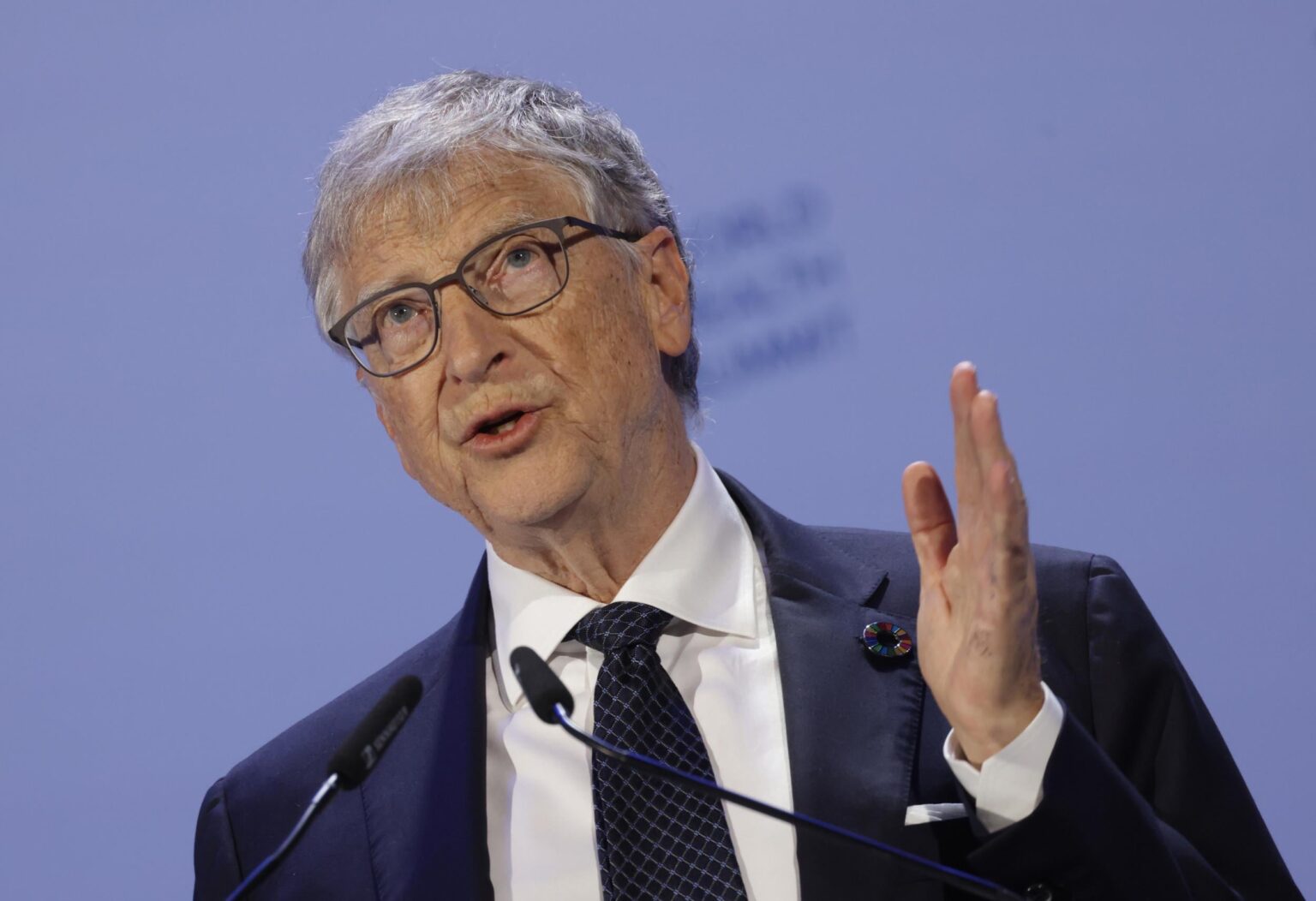 Bill Gates sagt, Elon Musk "tötet" die ärmsten Kinder der Welt "