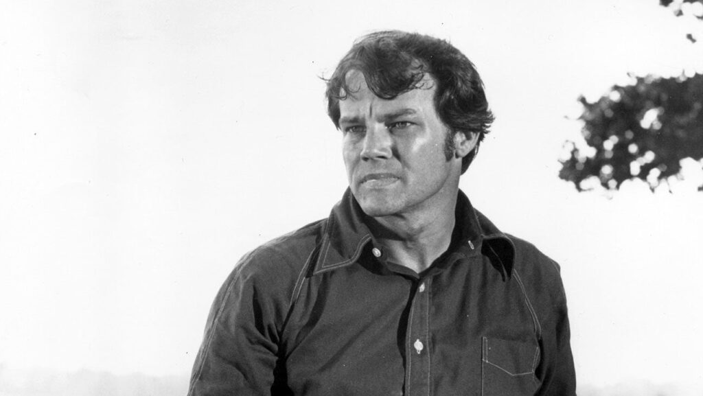 Joe Don Baker, robuster Star von ‚Walking Tall‘, stirbt bei 89: Der Texaner war auch in ‚Junior Bonner‘ und ‚Charley Varrick‘ und als zwei verschiedene Charaktere – einen guten Kerl, einen schlechten – in Bond -Filmen. Joe Don Baker, robuster Star von 'Walking Tall', stirbt bei 89: Der Texaner war auch in 'Junior Bonner' und 'Charley Varrick' und als zwei verschiedene Charaktere - einen guten Kerl, einen schlechten - in Bond -Filmen.
