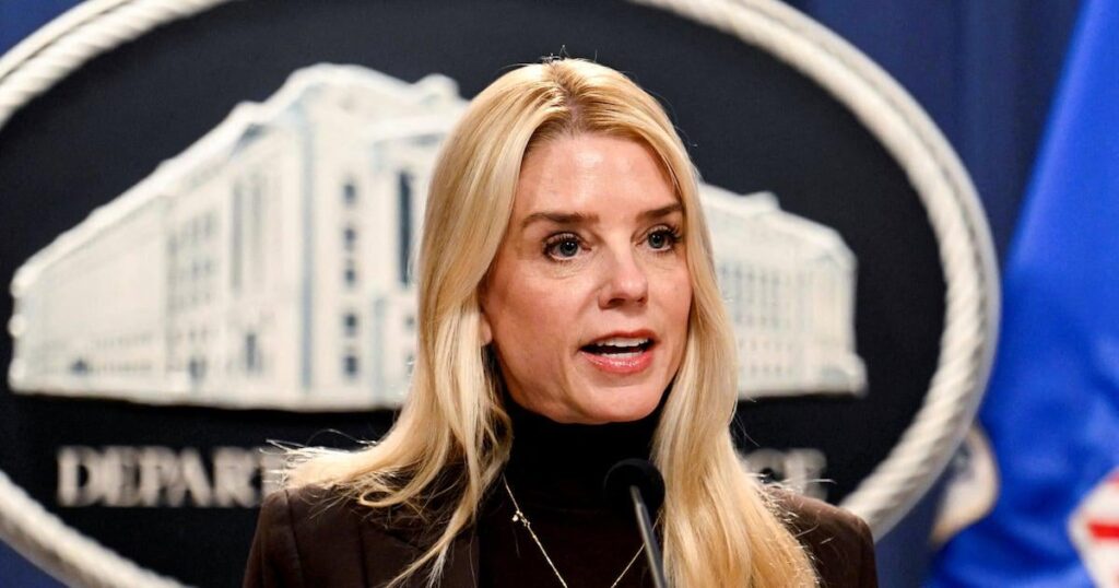Pam Bondi verschüttete Epstein -Geheimnisse zum falschen 'Kindermädchen' bei Brunch