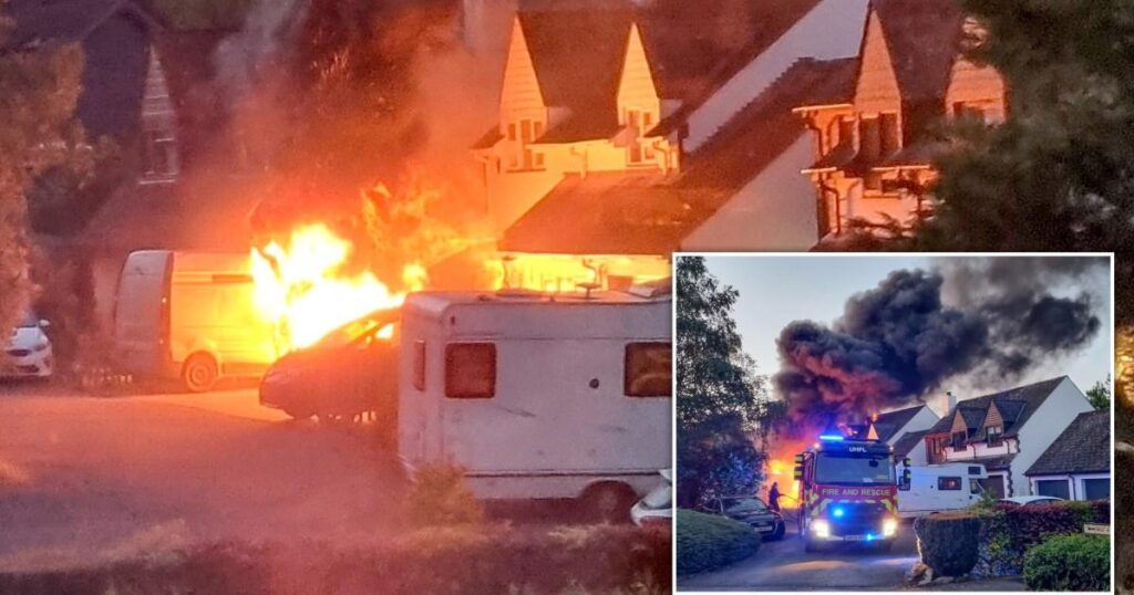 Elektroauto platzt in Flammen auf der Einfahrt und zerstört £ 550.000 Familienhaus