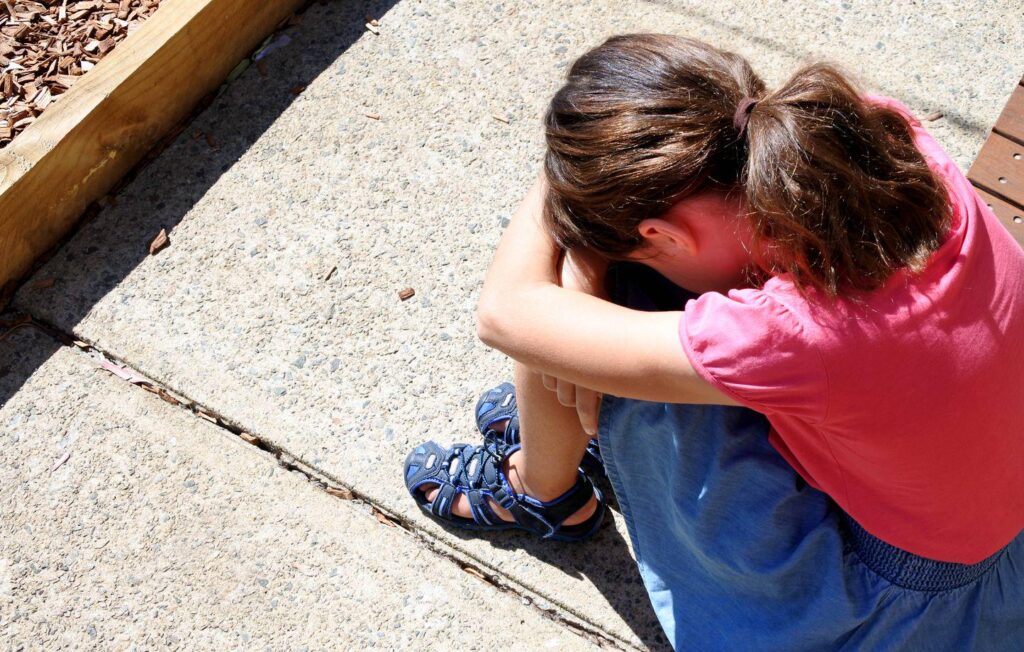 Erschreckende Figuren in sexueller Gewalt gegen Kinder und Jugendliche