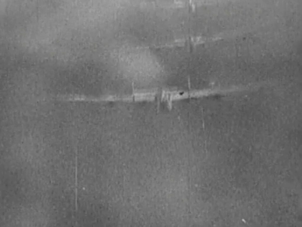 Feldwebel Kurt Gren in einer IV (Sturmjäger) ./ JG 3 FOCKE-WULF FW 190 TUN STRIFT SEINEN 22. und vorletzten Sieg am 22. August 1944 einen B-24 über Ungarn