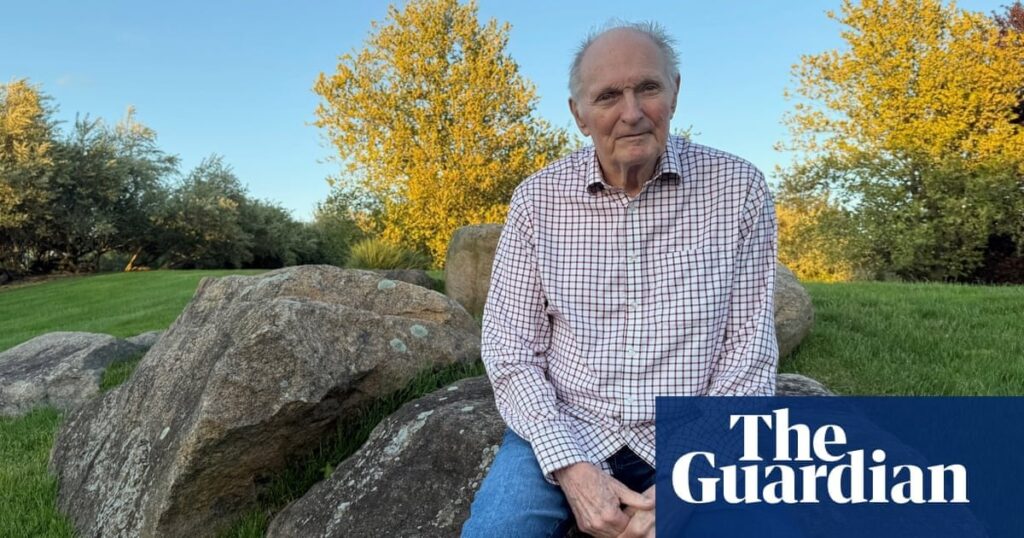 „Meine Mutter hat nicht versucht, meinen Vater zu erstechen, bis ich sechs war“: Alan Alda über Kindheit, Ehe und 60 Jahre Ruhm "Meine Mutter hat nicht versucht, meinen Vater zu erstechen, bis ich sechs war": Alan Alda über Kindheit, Ehe und 60 Jahre Ruhm