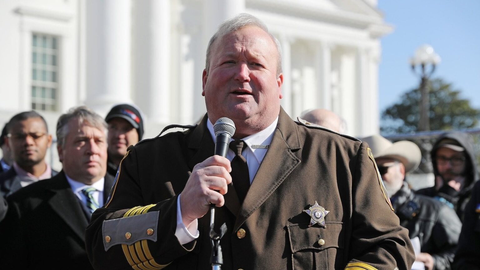 Trump Begnadigung Virginia Sheriff, verurteilt wegen Bestechung des Bundes