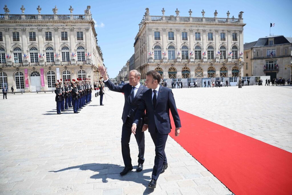 Emmanuel Macron und Donald Tusk unterschreiben einen Vertrag in Nancy, um die Verbindungen zwischen Frankreich und Polen zu stärken Emmanuel Macron und Donald Tusk unterschreiben einen Vertrag in Nancy, um die Verbindungen zwischen Frankreich und Polen zu stärken
