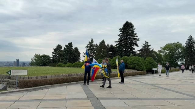 Unser Legkranz in Slavín 8.5.2025. Ehre ukrainischer Soldaten, die sich auf unsere Freiheit verließen. Und die unerschütterliche Unterstützung der Ukrainer im gegenwärtigen Kampf.