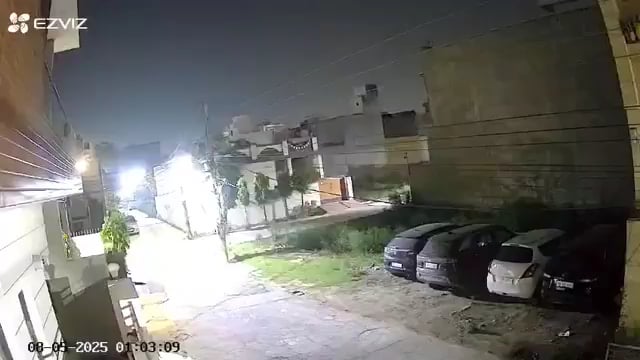 Pakistan versuchte am 8. Mai 2025 gegen 1:05 Uhr in Indien gegen den Staat Punjab anzugreifen. Die Überwachungskamera -Filmmaterial zeigt mögliche indische Sams, die pakistanische Angriffe abfangen.
