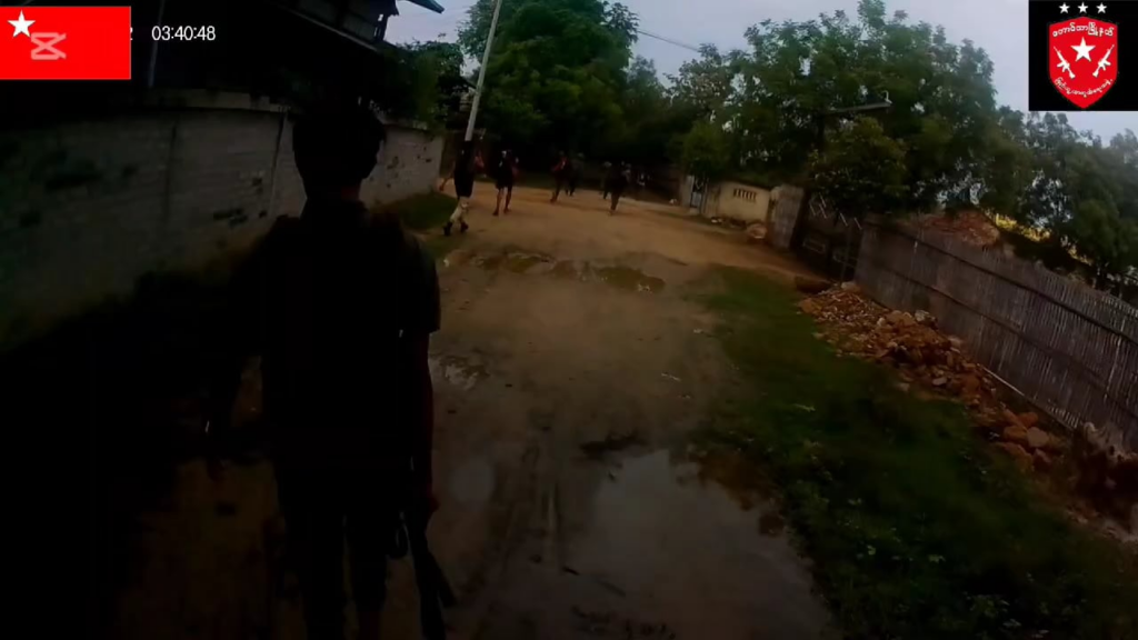 Myanmar/Burma-Taungtha PDF überfallen einen Junta-Kontrollpunkt in der Nähe der Kyaukpadaung Road. 2 Soldaten und Polizei tot. 11 Soldaten als Kriegsgefangene (22. Mai; Musik von Quelle)