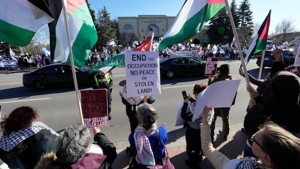 Der Stadtrat von Toronto verfolgt umstritten