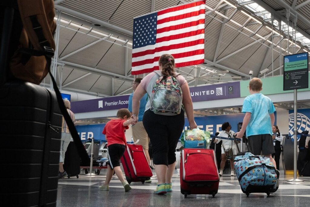 Touristen stornieren Reisen in die USA - Reiseausgaben werden in diesem Jahr um 7 Prozent fallen, sagen Experten, sagen Experten