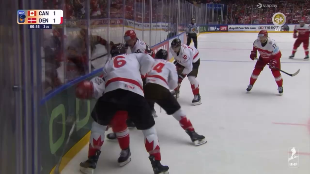 Der Kommentator von Dr. in den letzten Minuten des Eishockeyspiels zwischen Kanada und Dänemark