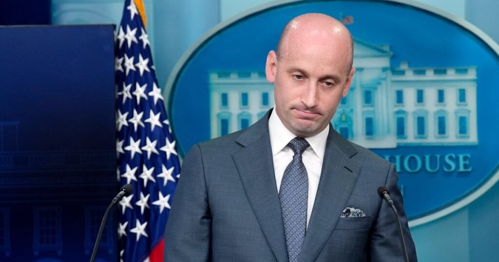 Stephen Miller stürzt ab und verteidigte Trumps seltsame Puppenkommentar