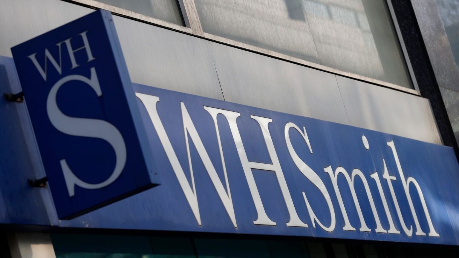 WH Smith Käufer "steht vor einem 12-Monats-Verbot" bei Mass Shop-Schließungen
