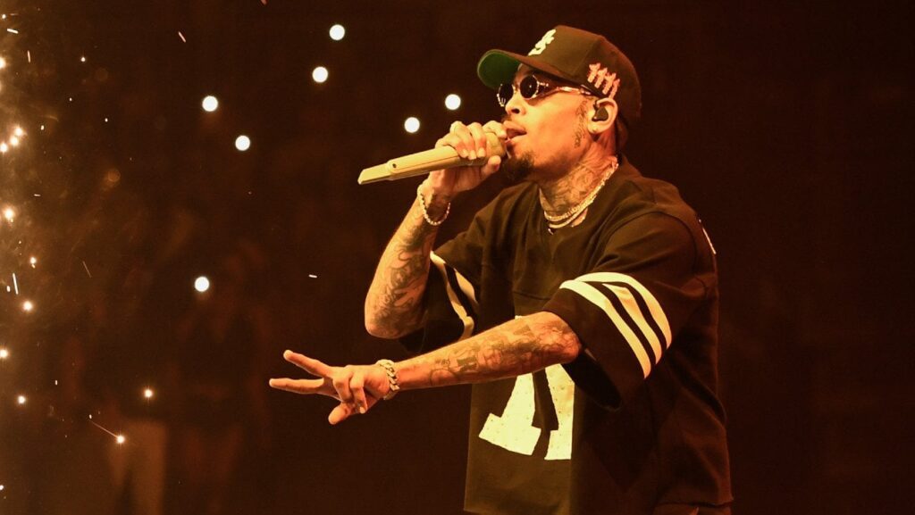 Chris Brown verweigerte die Kaution nach Verhaftung der Vereinigten Königreich wegen Körperverletzung in Großbritannien