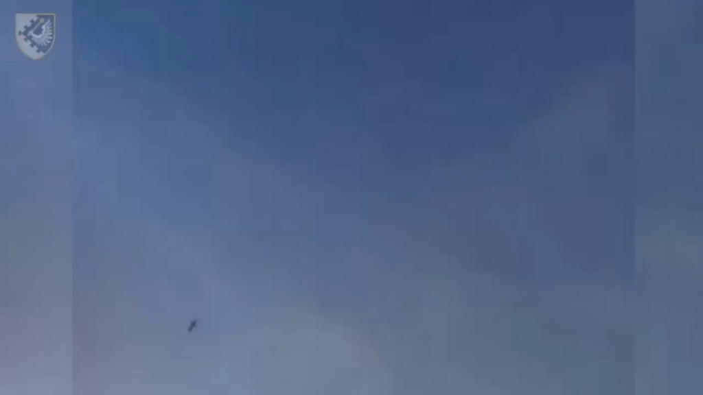 Die russische X-101-Kreuzfahrtrakete wird von der ukrainischen MIM-23 „Hawk“ Sam abgefangen, während Fackeln und Spreu, 24.05.25, abfängt, 24.05.25