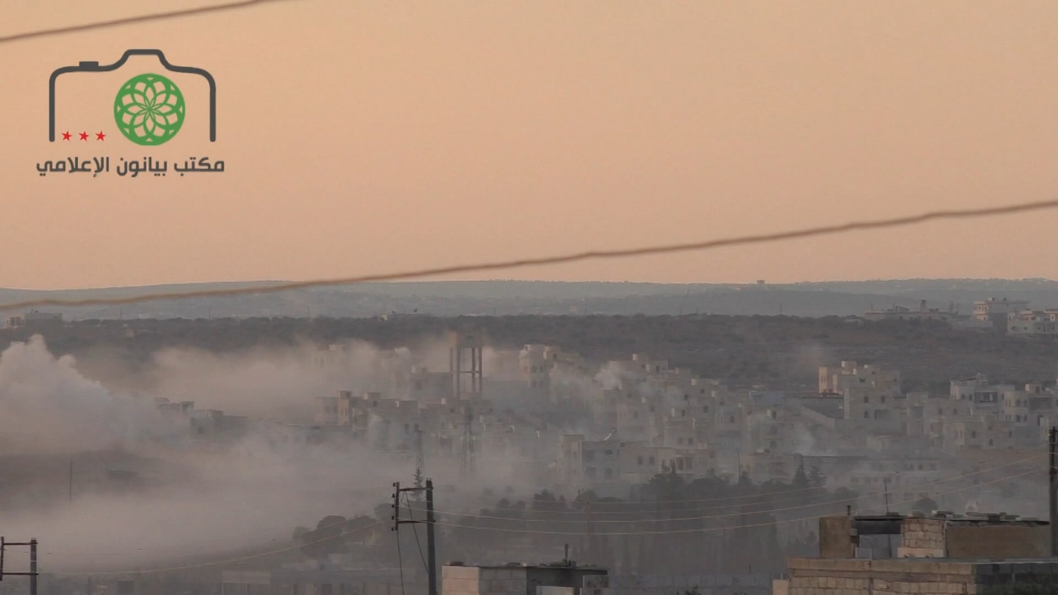 Opposition schwere technische Daten unterdrücken Positionen der syrischen Armee, während ein VBIDE -Manöver in die Detonationsbereich - al -Zahraa - 29.10.2014