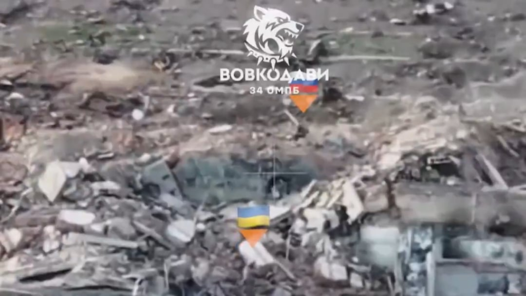 NSFW: Ukrainische Soldaten des 34. Bataillons der 57. motorisierten Brigade haben einen russischen Infanterie -Angriff in die Ruinen von Vovchansk abgewehrt. Nahkampf. Mai 2025
