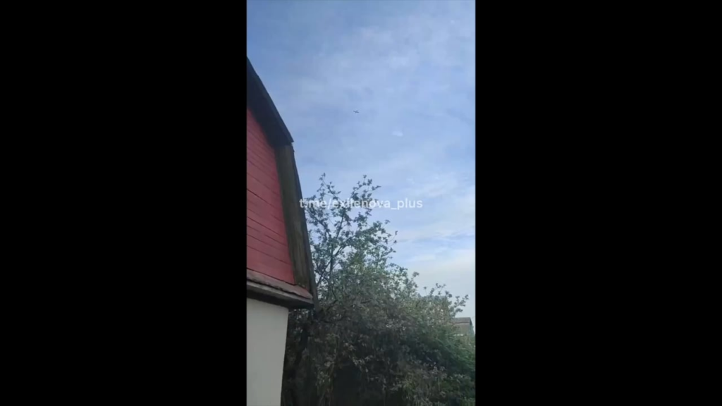 Russische Zivilisten Film Ukrainische Langstrecken-Drohnen Streikstürme Maschinenbauanlage, benannt nach NP Fedorov in Dubna, Region Moskau [28.05.2025]