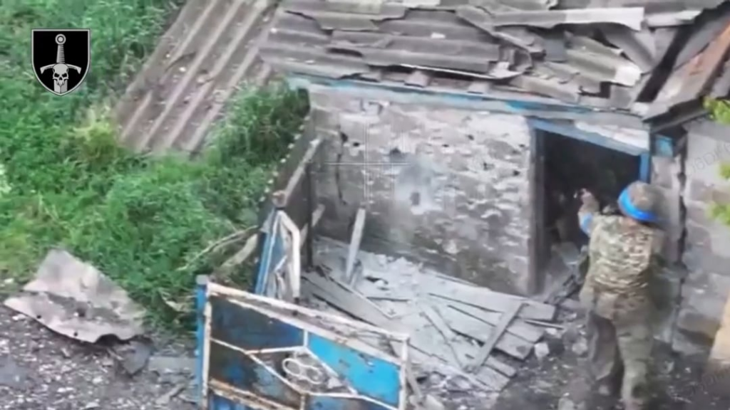 Die ukrainischen Soldaten der 33. mechanisierten Brigade veröffentlichten Filmmaterial von engen Distanzkämpfen in Bahatyra und behaupteten, dass die Siedlung unter Kontrolle über die ukrainischen Streitkräfte bleibt. Mai 2025 Die ukrainischen Soldaten der 33. mechanisierten Brigade veröffentlichten Filmmaterial von engen Distanzkämpfen in Bahatyra und behaupteten, dass die Siedlung unter Kontrolle über die ukrainischen Streitkräfte bleibt. Mai 2025