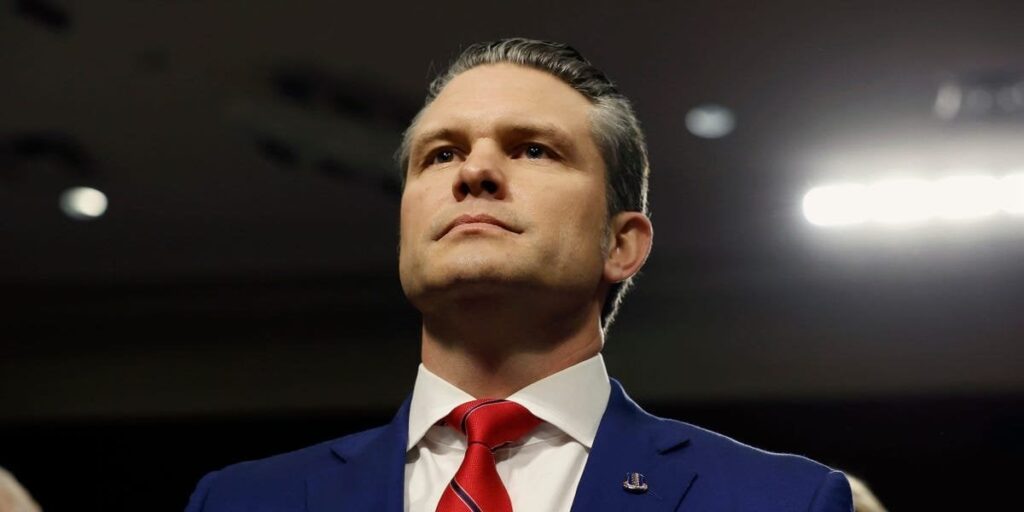 Hegseth sagt, das Pentagon sei "auf Eierschalen gehen" gemacht. Frauen in Uniform sagen, es fühlt sich wie ein "Schlag ins Gesicht" an.
