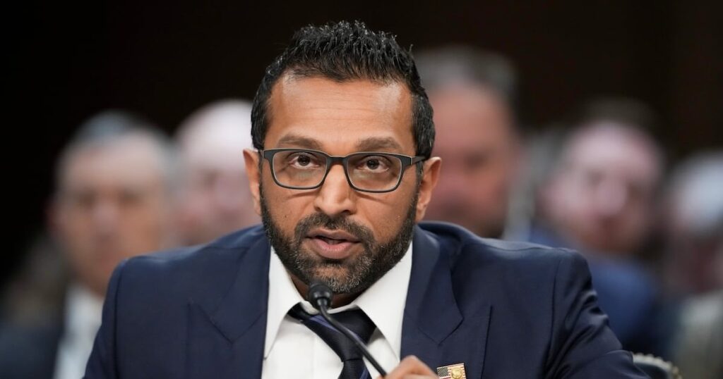 Kash Patel, der mehr in Nachtclubs als bei der Arbeit entdeckt wurde, sagt der ehemalige FBI -Direktor, sagt der ehemalige FBI -Direktor
