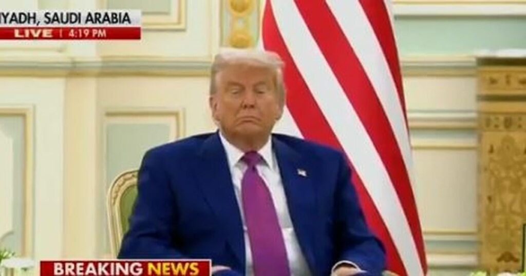 Sleepy Donald: Trump hat … Biden- schlief während seines Besuchs in Saudi-Arabien im Sessel eingeschlafen Sleepy Donald: Trump hat ... Biden- schlief während seines Besuchs in Saudi-Arabien im Sessel eingeschlafen