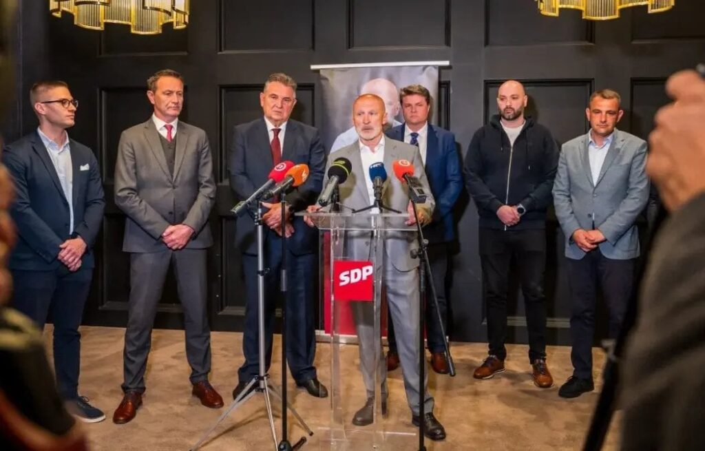 Cacic und Matija Posavec unterstützten den Ausdruck: "Lassen Sie uns die zweite Runde nicht leicht verstehen, die Wahlbeteiligung ist wichtig."