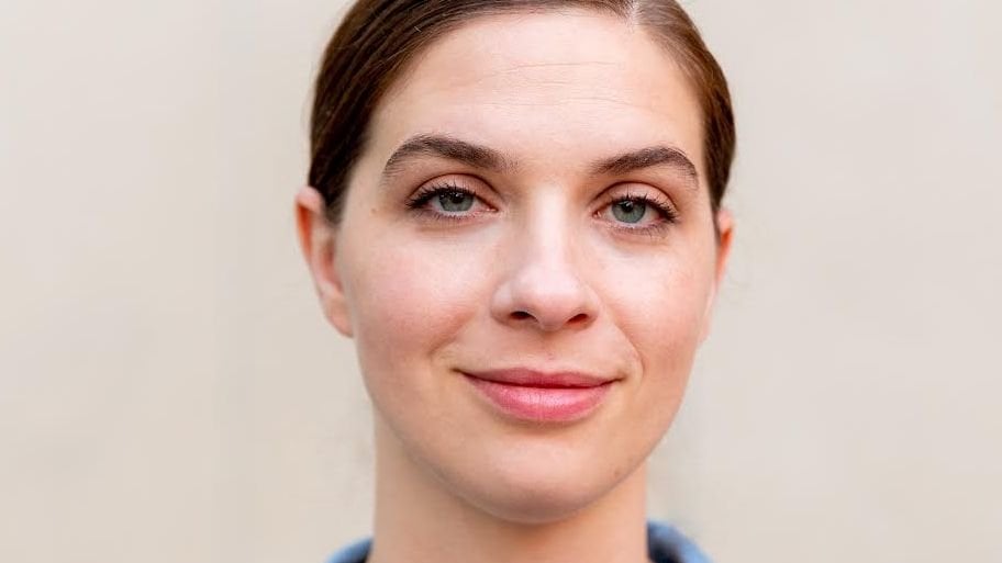 Die Ex-Frau von Ethan Slater, Lilly Jay, spricht sich aus, um sich für die psychische Gesundheit von Müttern einzusetzen.