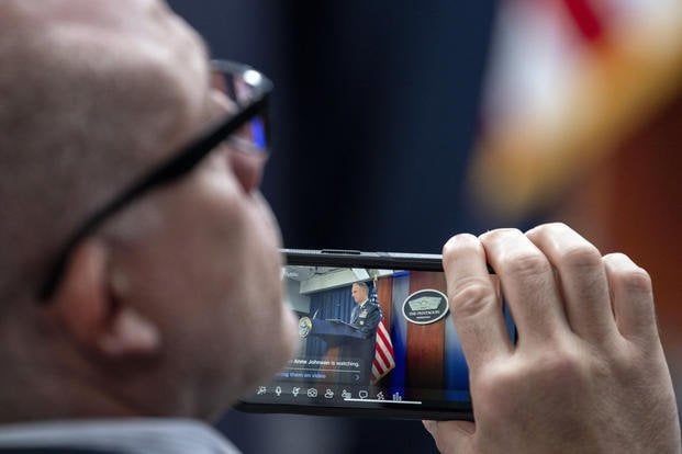 Hegseth beschränkt den Druckzugang in Pentagon, sagt, dass Journalisten verpflicht werden müssen