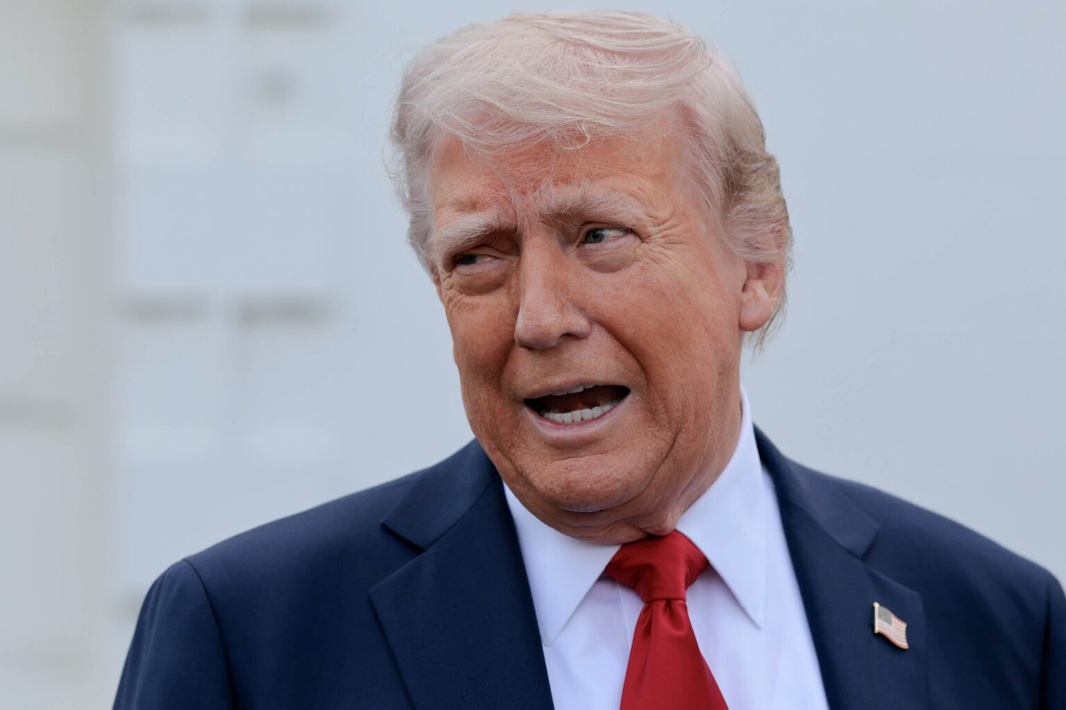 Die Hälfte der amerikanischen jüdischen Wähler glaubt, dass Trump antisemitisch ist, findet Umfragen fest