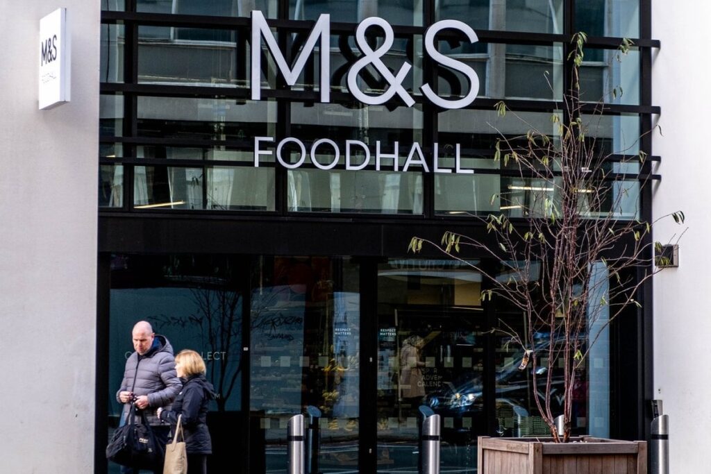 M & S eröffnen 12 neue Lebensmittelhallen in ganz Großbritannien - einschließlich des größten Ladens bisher