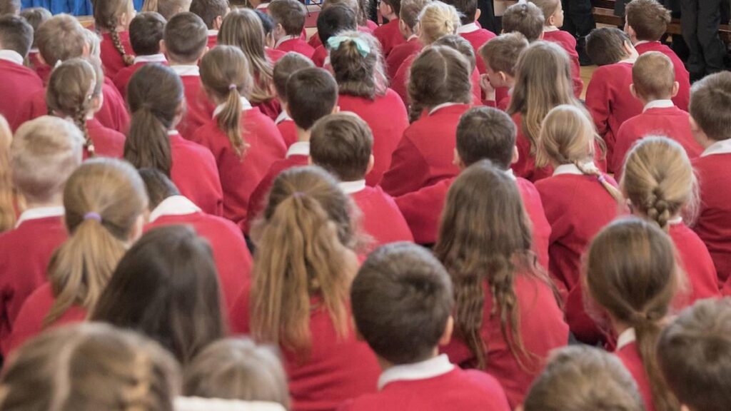 Großbritannien rangiert in der Nähe von Kindern für Kinder und Teenager -Glück