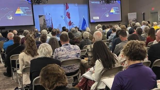 Mehrere Konferenzen ziehen nördlich der Grenze um, während sich die Kanadier weigern, in die USA zu reisen