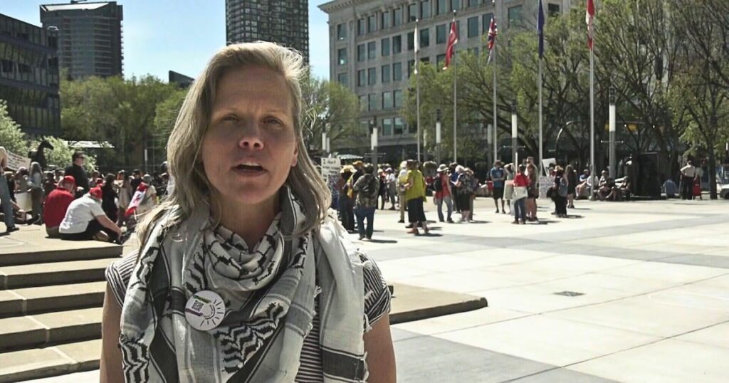 Calgarianer versammeln sich, um 3 UCP -MLAs als "Alberta Resistance" -Bewegung in 4 Städten zu erinnern