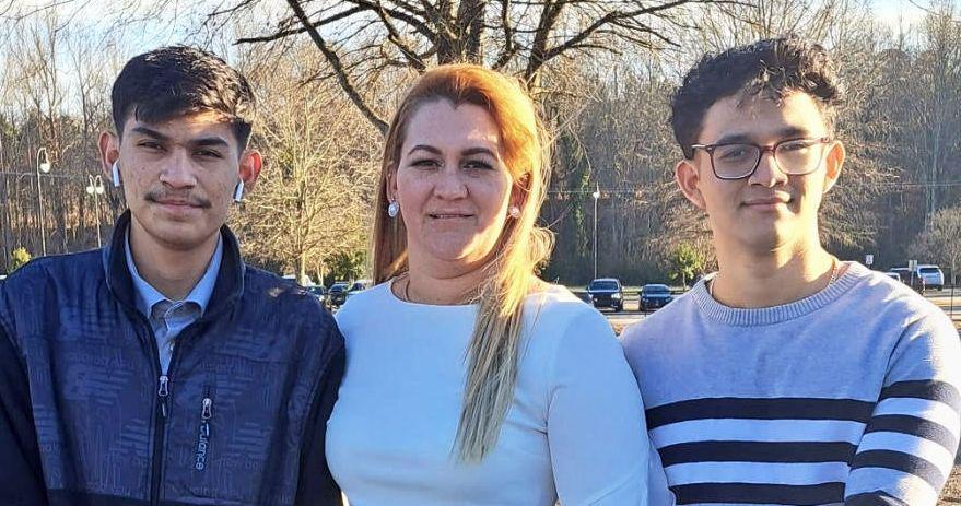 Eine Mutter brachte ihre Söhne zu einem Eischeck. Sie hat sie nie wieder gesehen. | Keine Strafregister. Verfolgung von grünen Karten. Unter Trump spielt es keine Rolle.