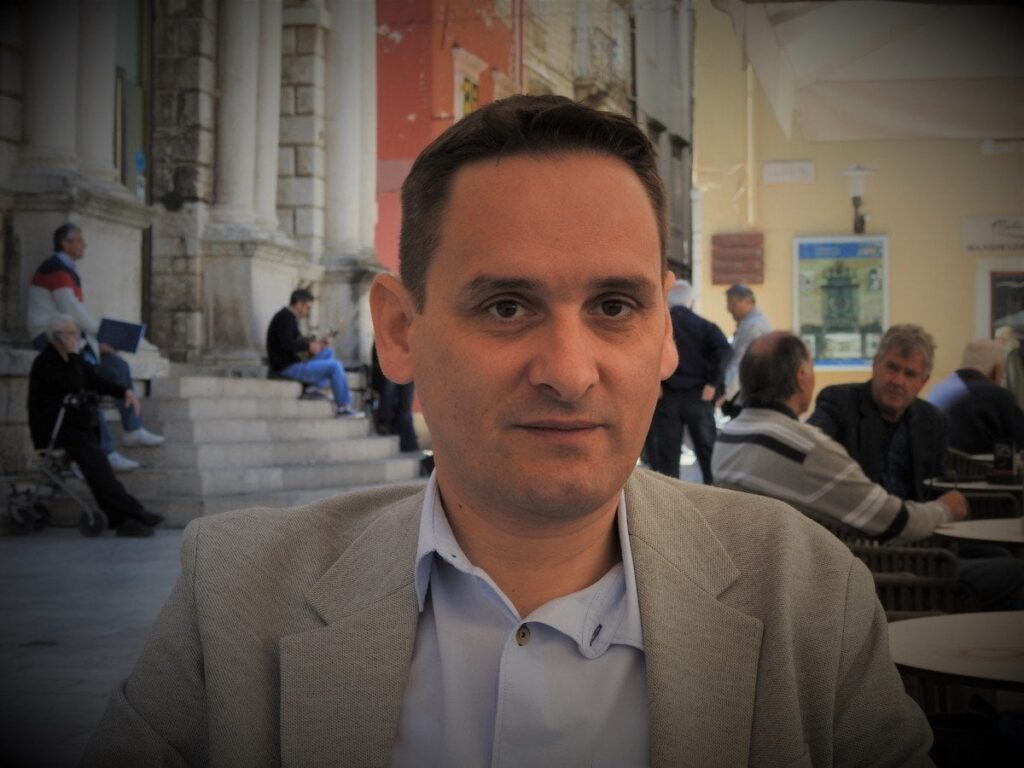 Unser Schicksal ist es, in Plenkovics Staat zu leben, und Plenkovics Schicksal ist es, in Tomasevics Stadt zu leben. Das Schicksal von Pantovcak ist, dass jemand dort schläft ...
