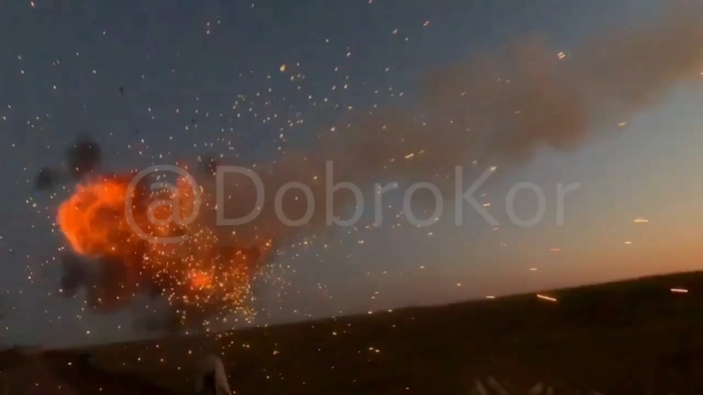 Russische Soldaten schießen die ukrainische Kamikaze -Drohne hinunter, die sie schlugen sollte