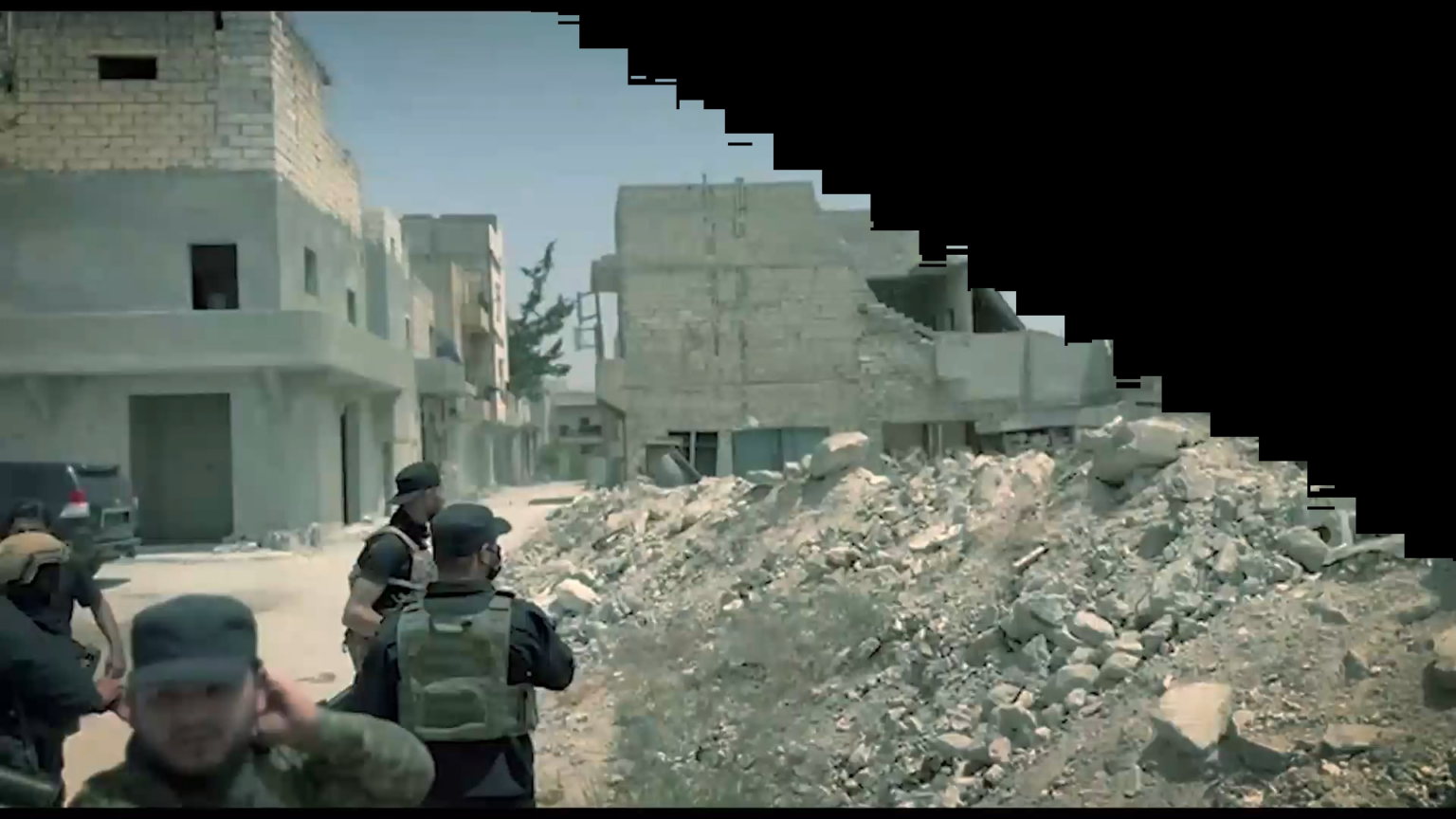 Syrische Sicherheitskräfte stürmen ein ISIS -Versteck in Aleppo, 17. Mai 2025 (Musik von Quelle)